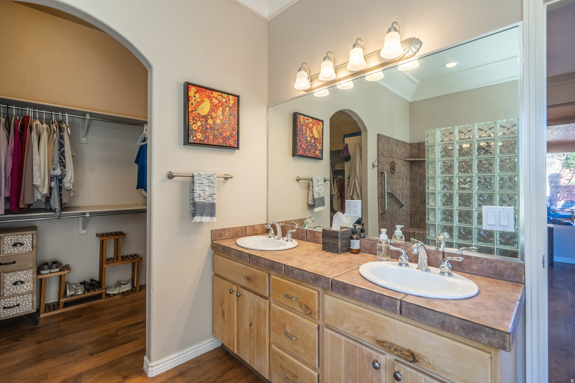 PARADISE CANYON - Residential