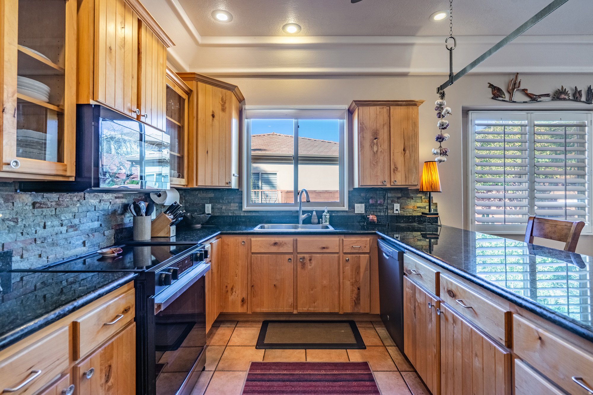 PARADISE CANYON - Residential