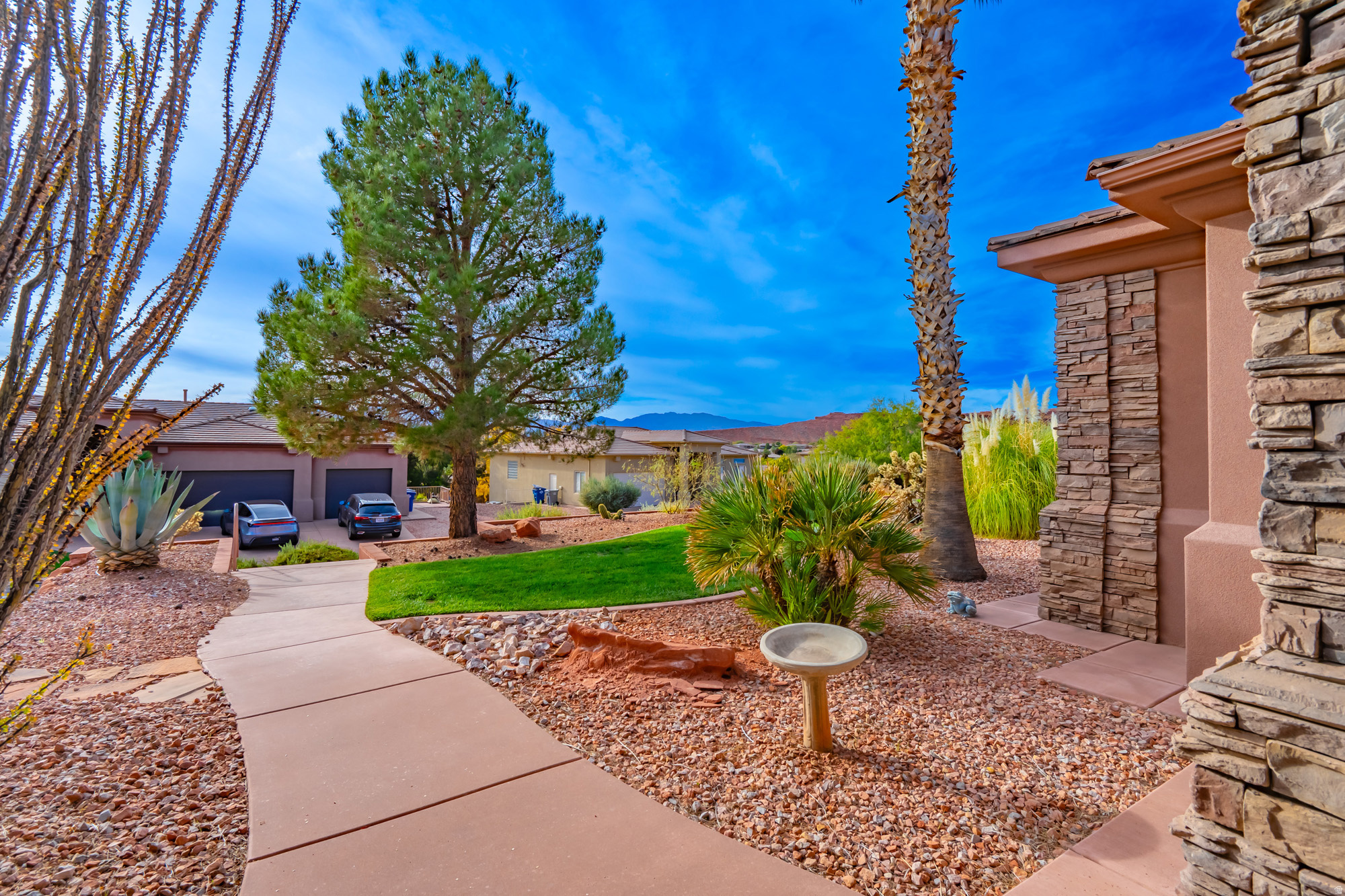 PARADISE CANYON - Residential