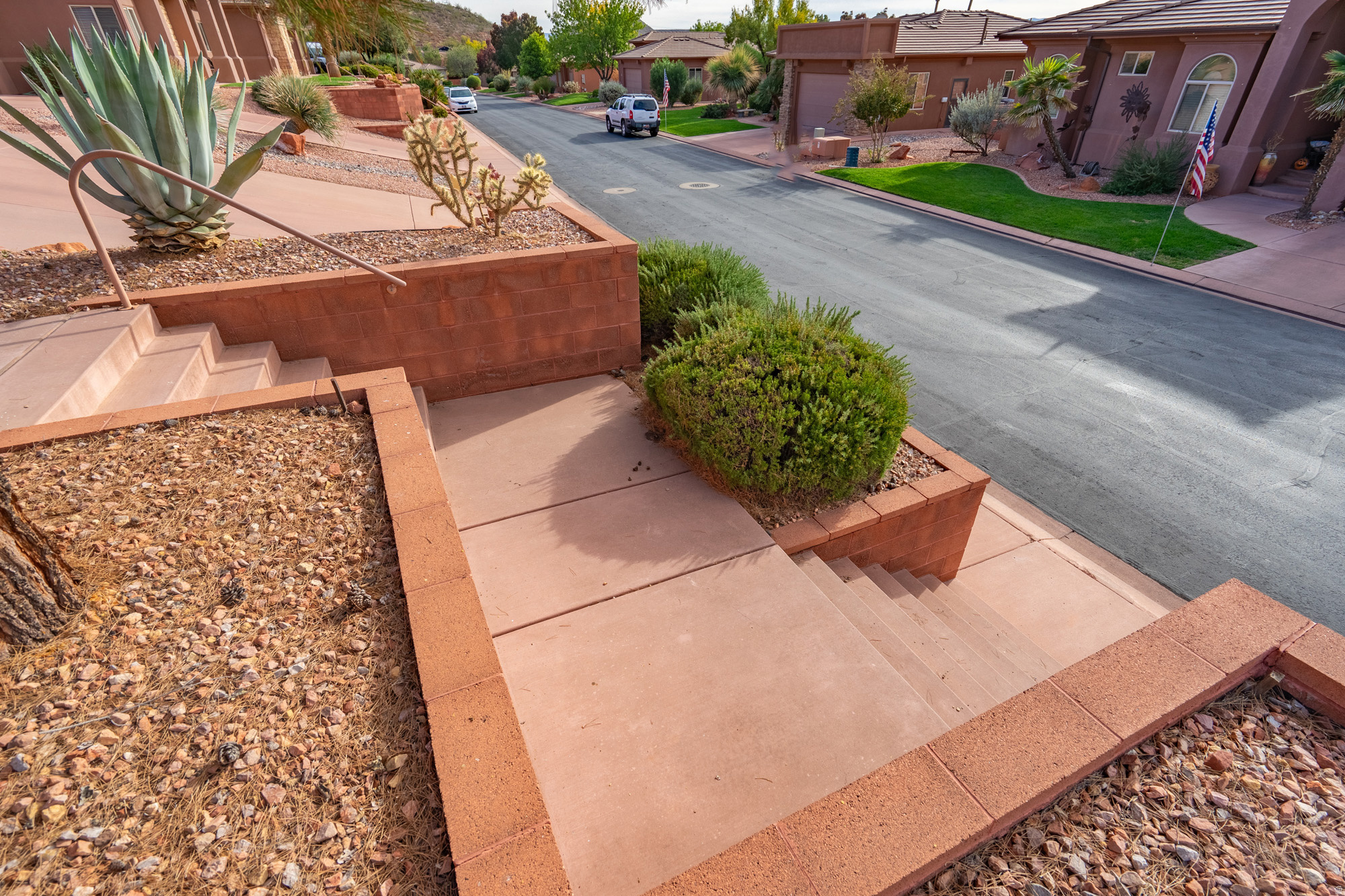 PARADISE CANYON - Residential