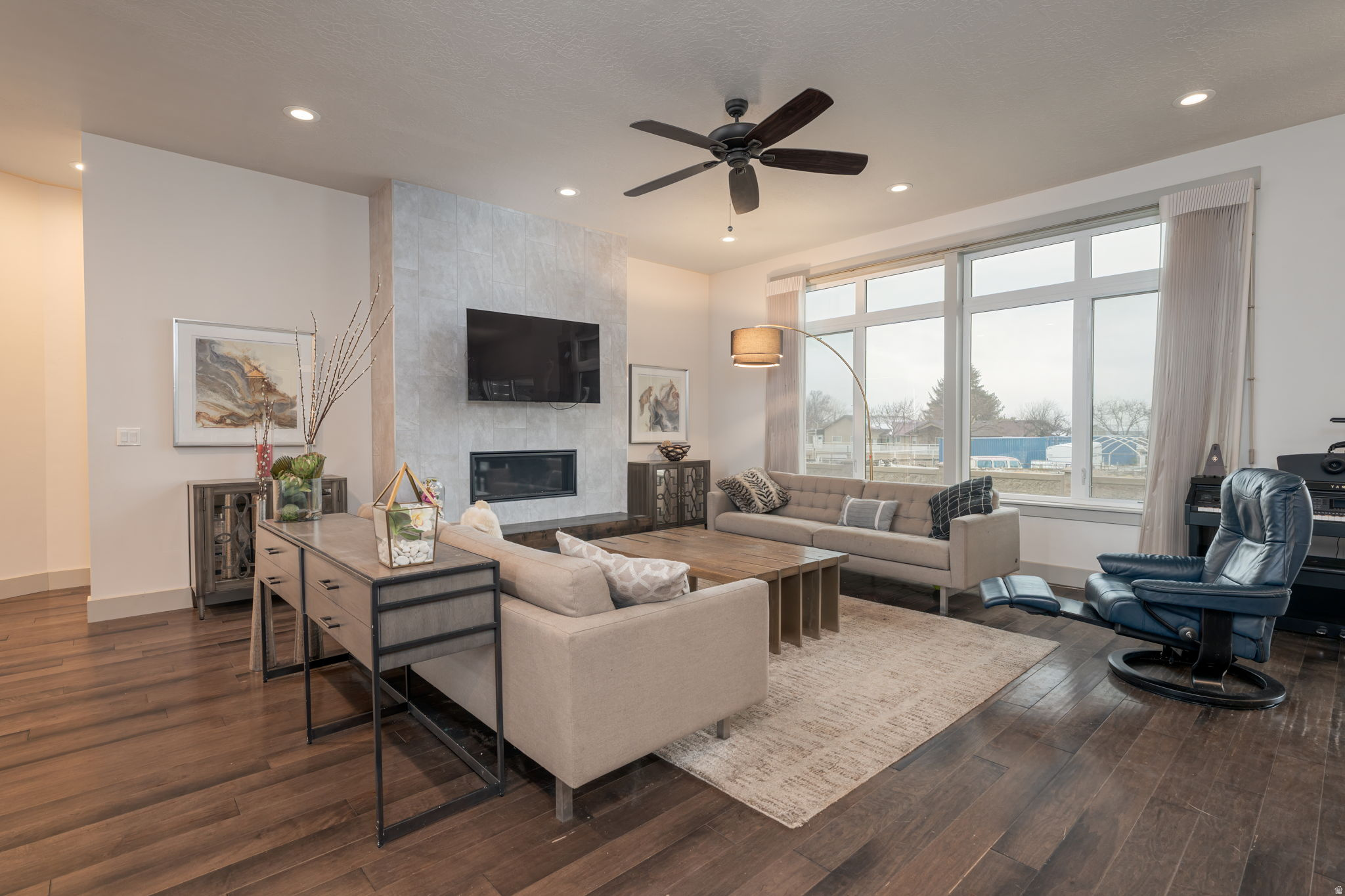 VILLAS@DIMPLE DELL - Residential