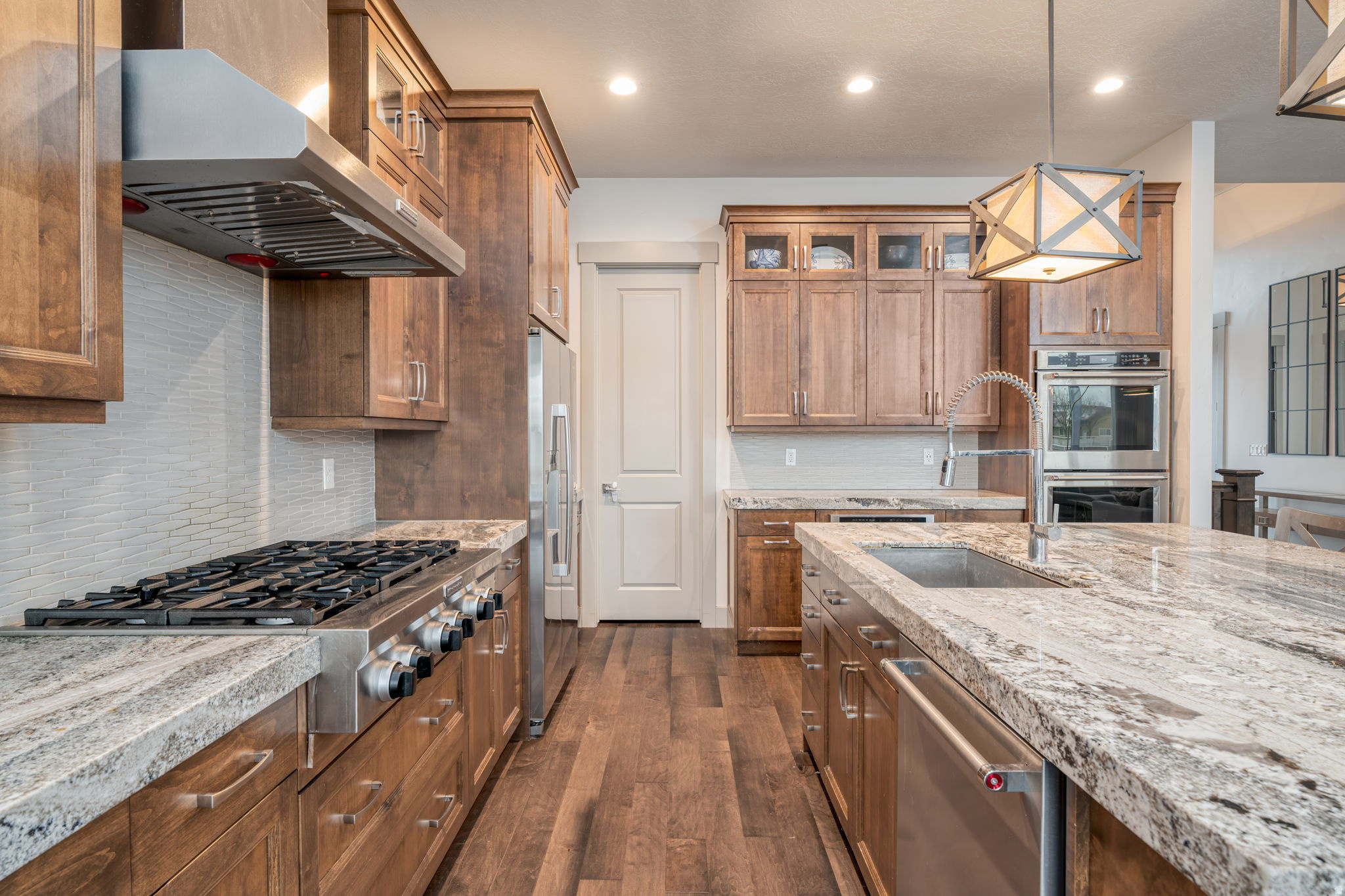 VILLAS@DIMPLE DELL - Residential