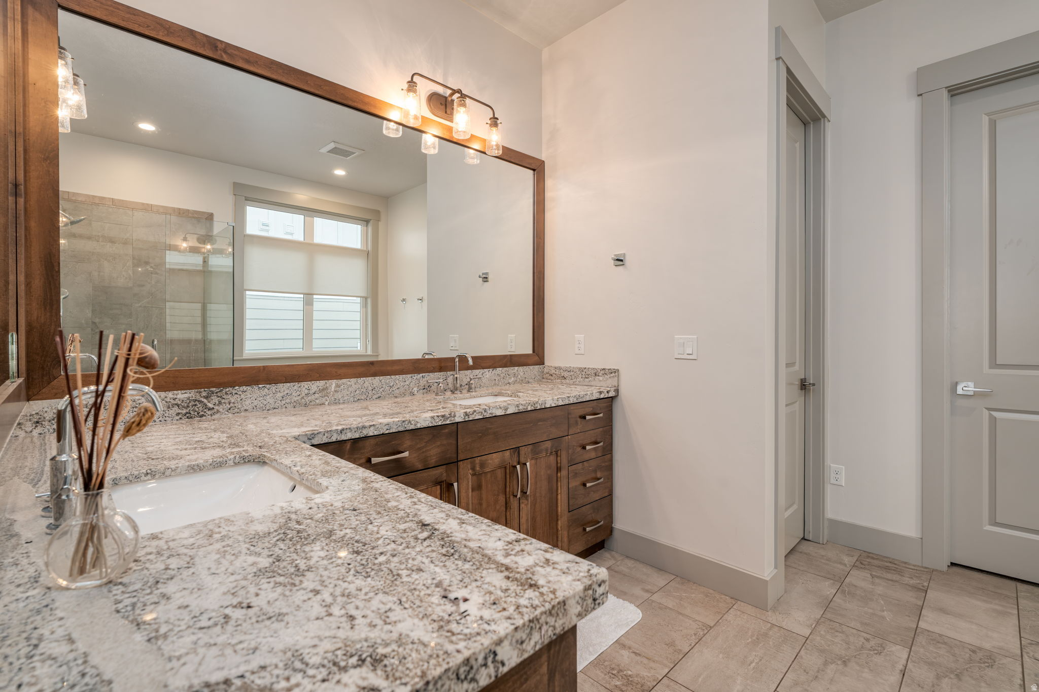 VILLAS@DIMPLE DELL - Residential