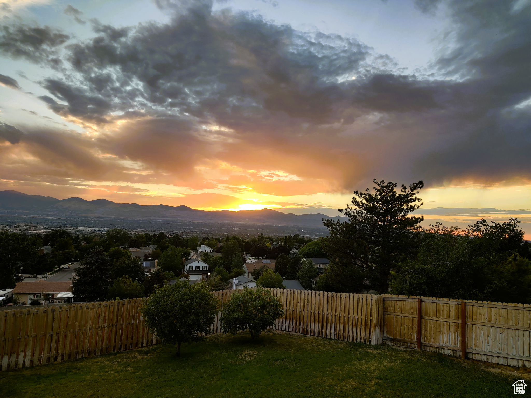 BLUFF AT HIDDEN VALLEY - Residential