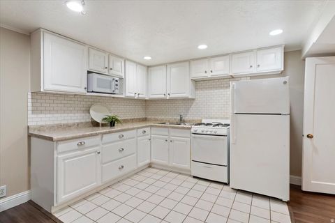 Tiny photo for 282 E 650 N, Bountiful, UT 84010 (MLS # 2147733)