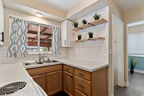 Tiny photo for 282 E 650 N, Bountiful, UT 84010 (MLS # 2147733)