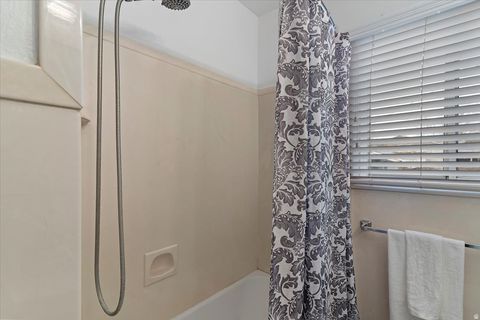 Tiny photo for 282 E 650 N, Bountiful, UT 84010 (MLS # 2147733)