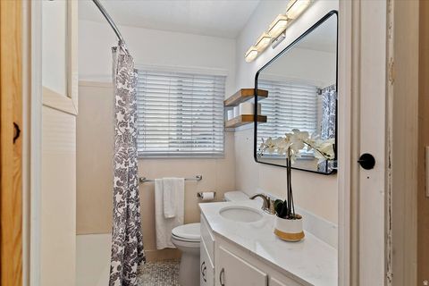 Tiny photo for 282 E 650 N, Bountiful, UT 84010 (MLS # 2147733)