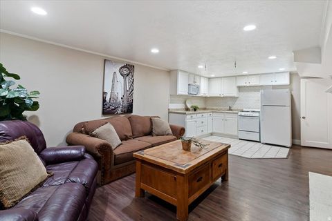 Tiny photo for 282 E 650 N, Bountiful, UT 84010 (MLS # 2147733)