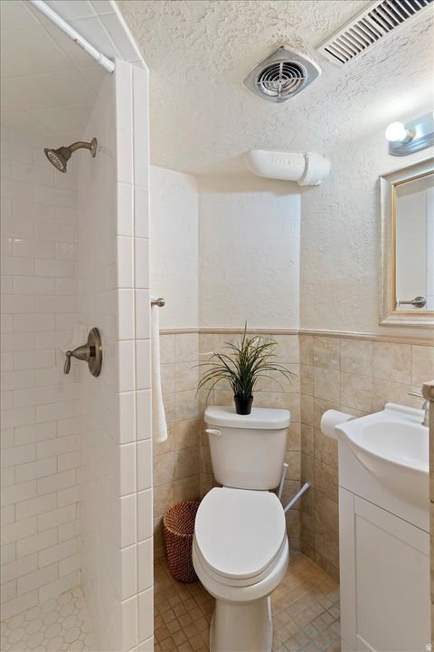 Tiny photo for 282 E 650 N, Bountiful, UT 84010 (MLS # 2147733)