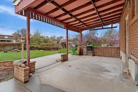 Tiny photo for 282 E 650 N, Bountiful, UT 84010 (MLS # 2147733)