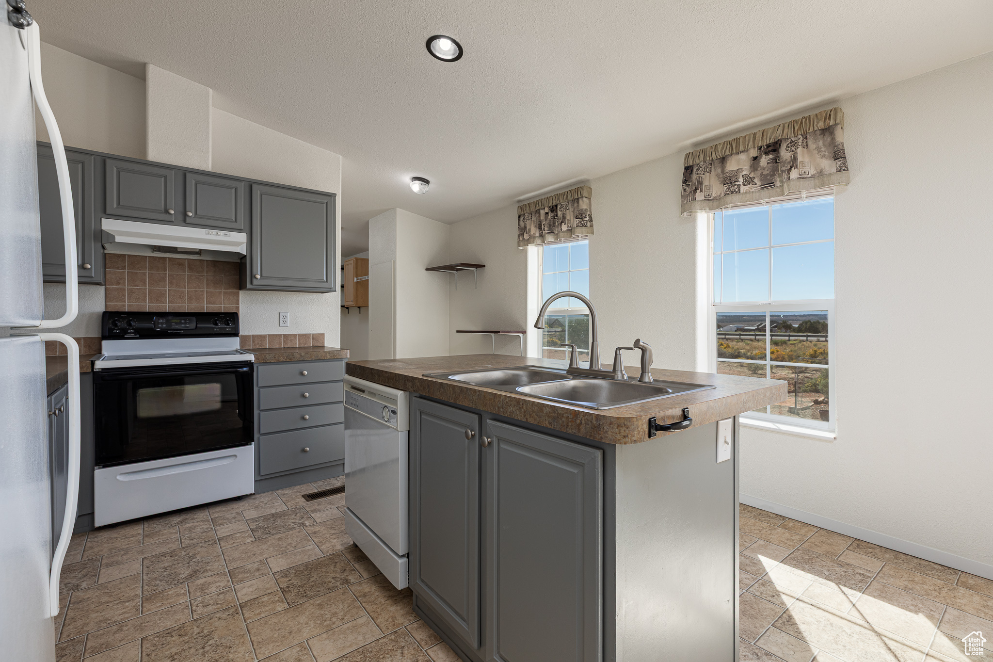 VERMILION CLIFF ESTATES - Residential