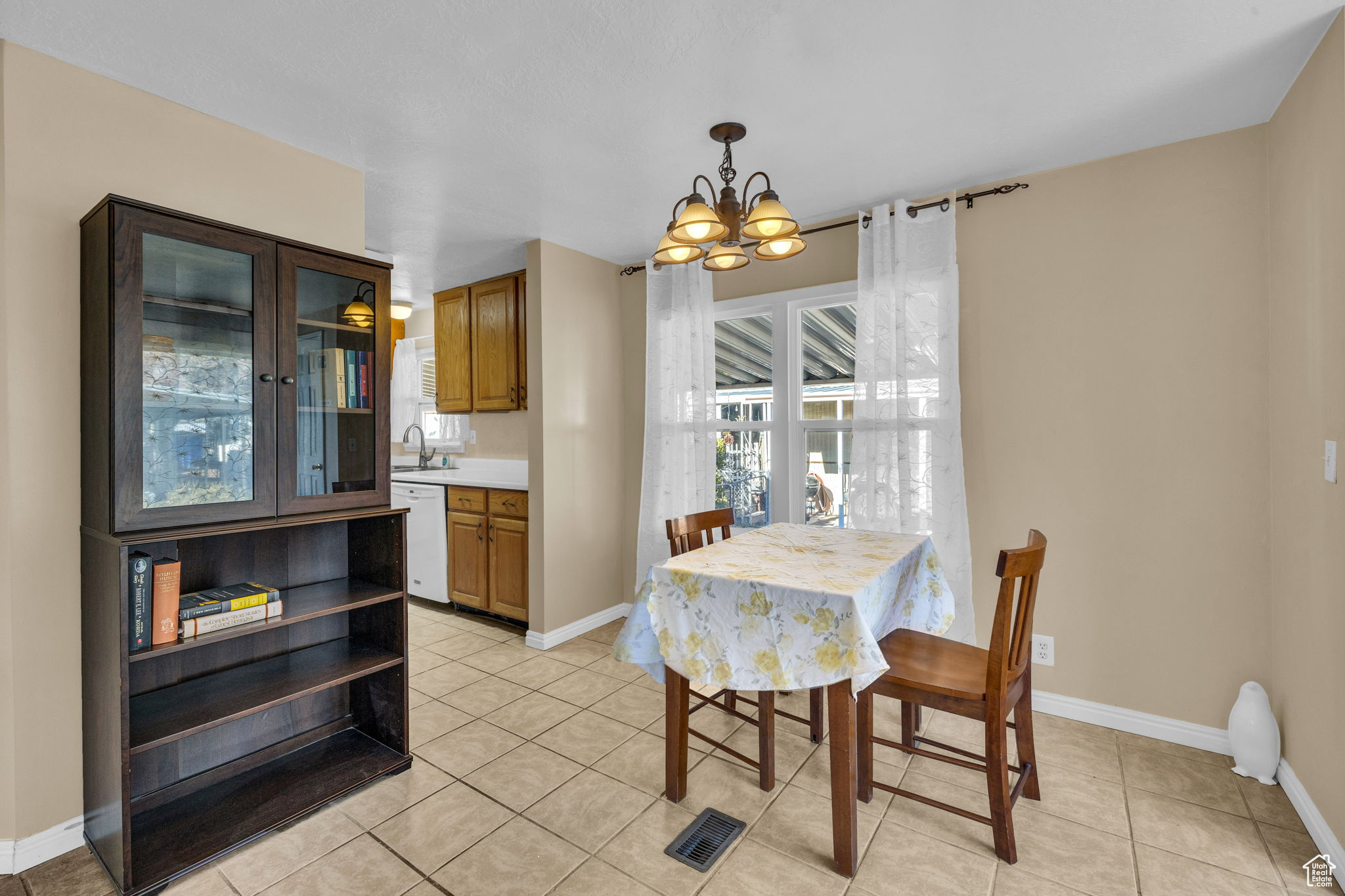 5084 S Escondido St, Murray, Utah image 2