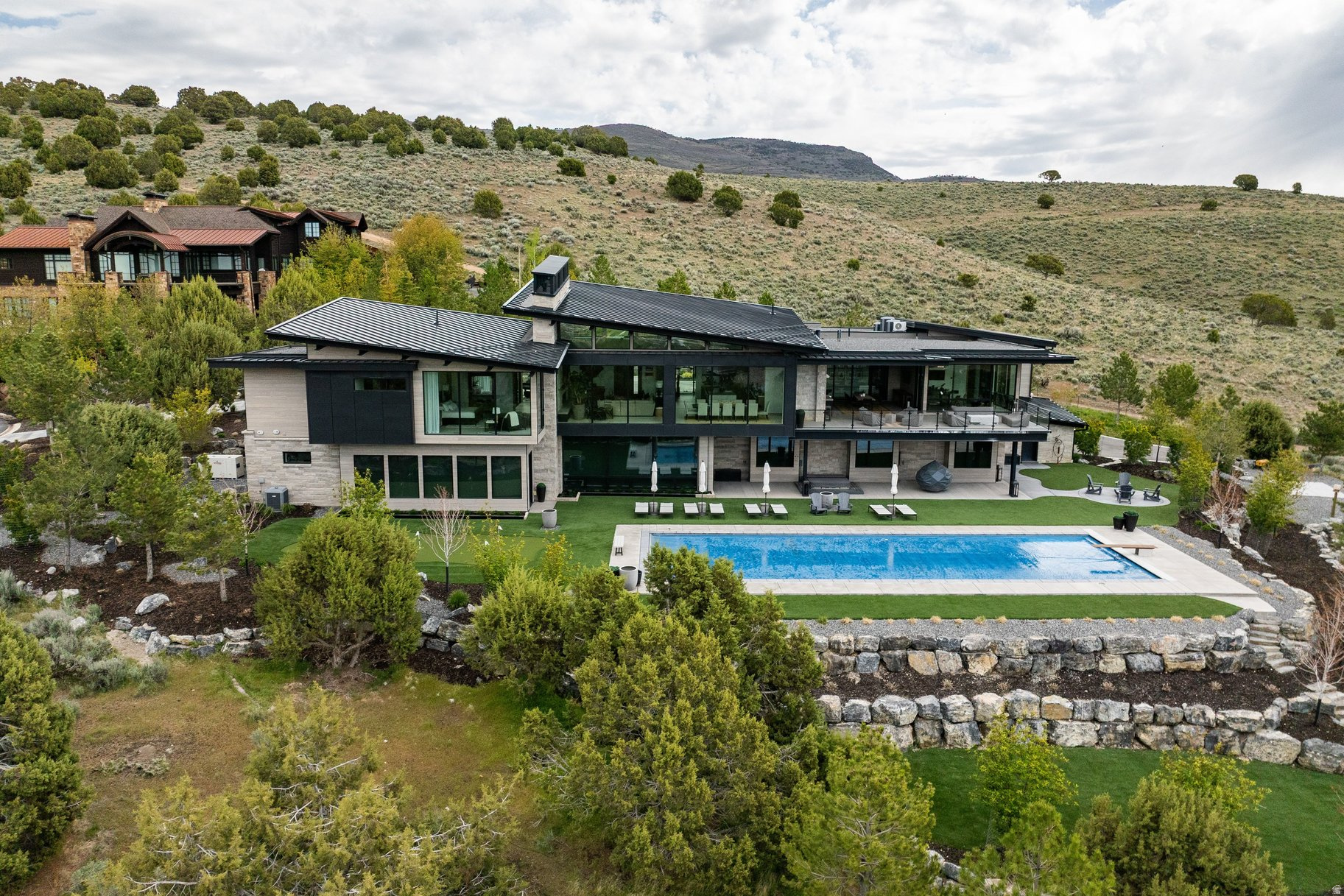3246 E HORSEHEAD PEAK DR