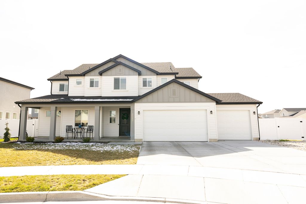Photo of 2537 W 3230 S, Syracuse, UT 84075 (MLS # 2139939)