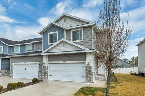 Townhouse For Sale - 7560 N Hutch Ln<br/> Eagle Mountain, UT 84005