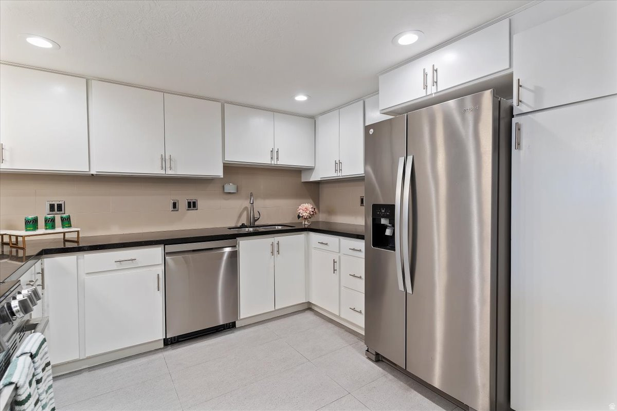 AZTEC CONDM - Residential