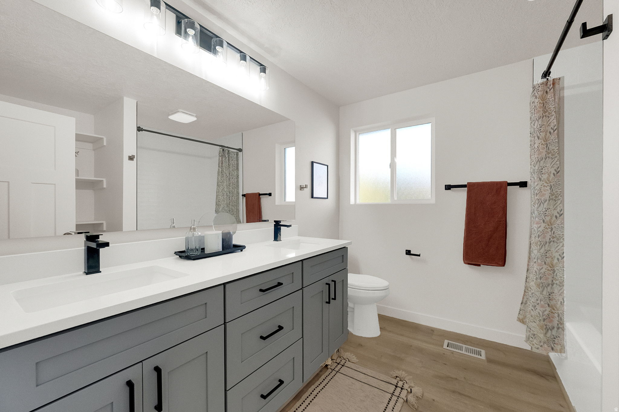 ROBINS PARK - Residential