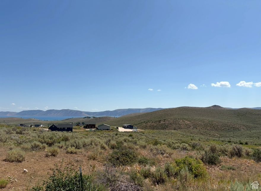 Want to own your own piece of paradise??  Located at the end of a cul-de-sac... Great lot with Lake and mountain views. .58 acres, come build your dream home in the clean mountain air.   Minutes from Sweetwater golf course & Pickleville Playhouse, boating, camping, hiking... If you want to live in the Great Outdoors this is your lot.  Great lot!!!