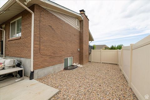 Tiny photo for 1060 N KINGSWOOD RD, Kaysville, UT 84037 (MLS # 2119299)