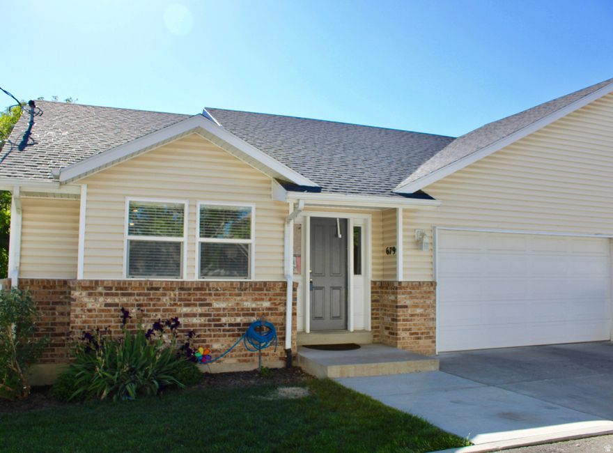 Coming Soon! Spacious and well-maintained 4-bedroom, 3-bath townhouse located in one of Spanish Fork's most highly desired areas! This beautiful home offers an open and functional layout with plenty of room to live, work, and entertain. Enjoy quick freeway access and close proximity to shopping, dining, schools, and all the amenities Spanish Fork has to offer. Homes like this are hard to find-don't miss your opportunity to own this exceptional property!