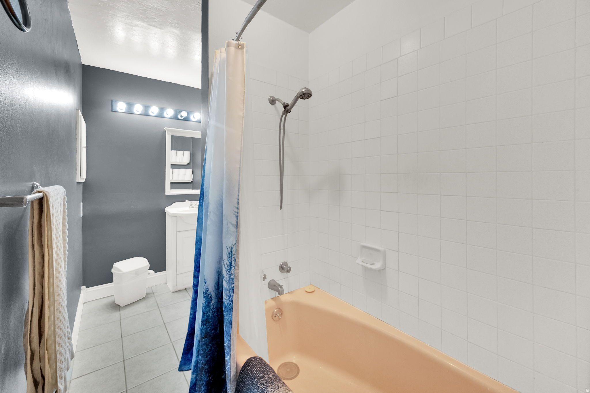 VILLAGE GARDENS - Residential