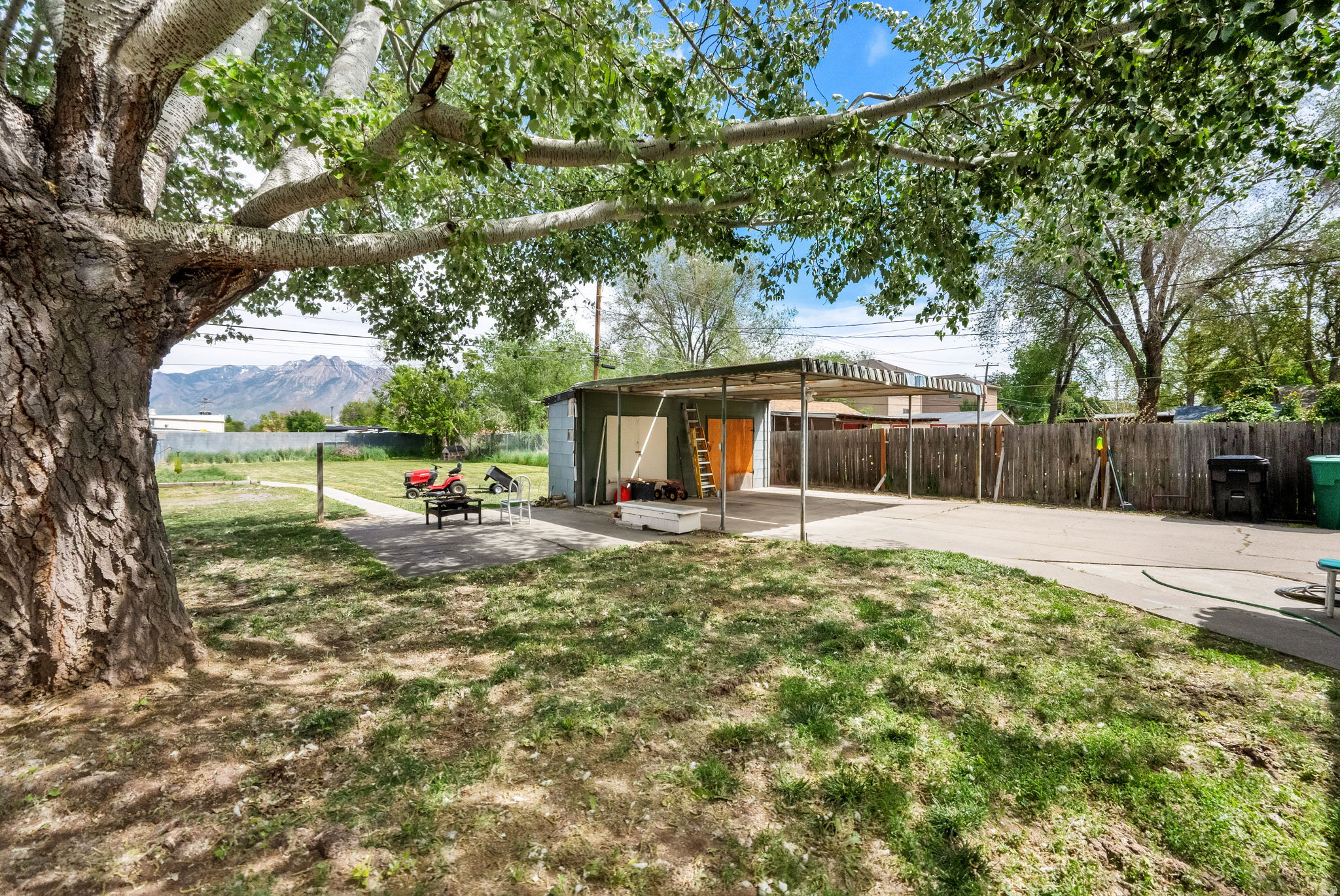 VILLAGE GARDENS - Residential