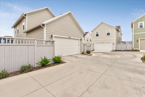 Tiny photo for 11708 S SILVER POND DR, South Jordan, UT 84009 (MLS # 2147719)