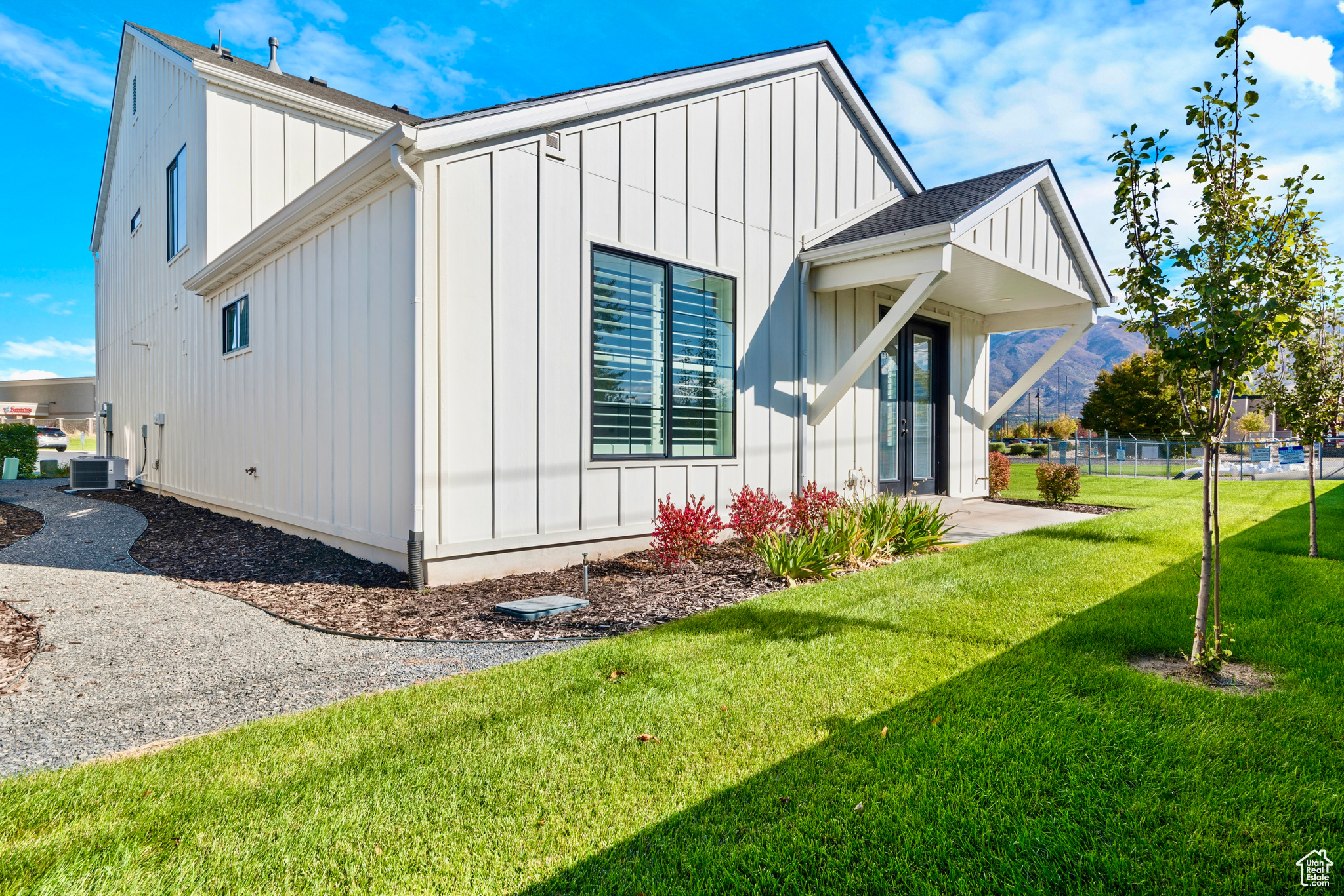 VILLAS ON 2ND - Residential