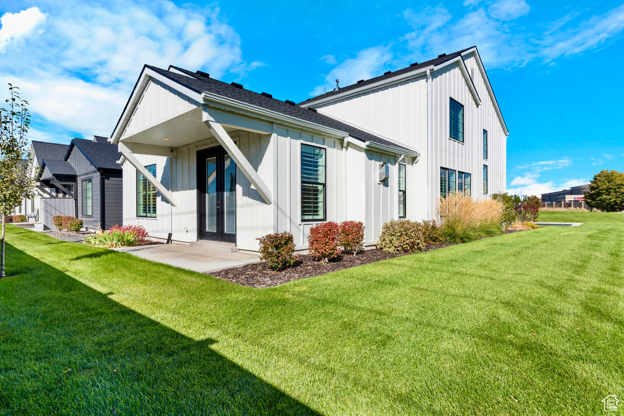 VILLAS ON 2ND - Residential