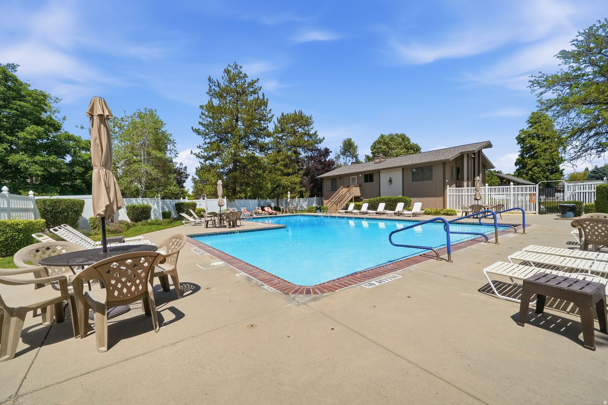 MEADOWS - Residential