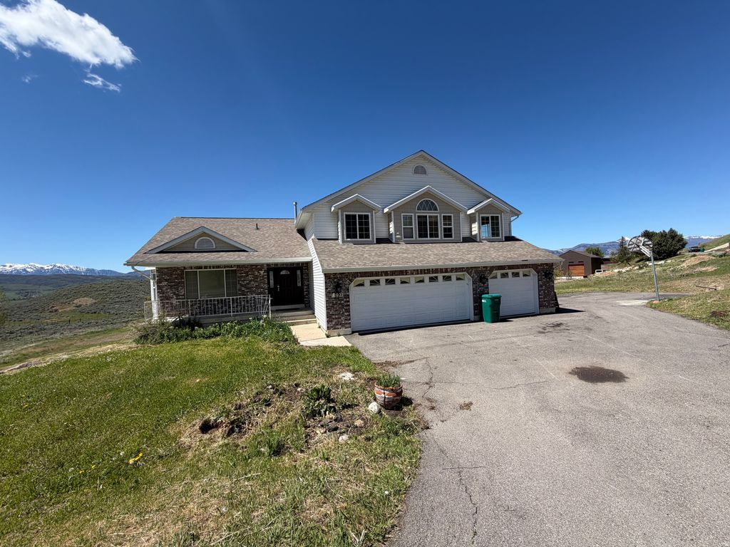 Photo of 8927 E PINEVIEW DR N, Huntsville, UT 84317 (MLS # 2157669)