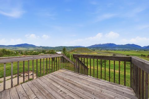 Tiny photo for 8927 E PINEVIEW DR N, Huntsville, UT 84317 (MLS # 2157669)