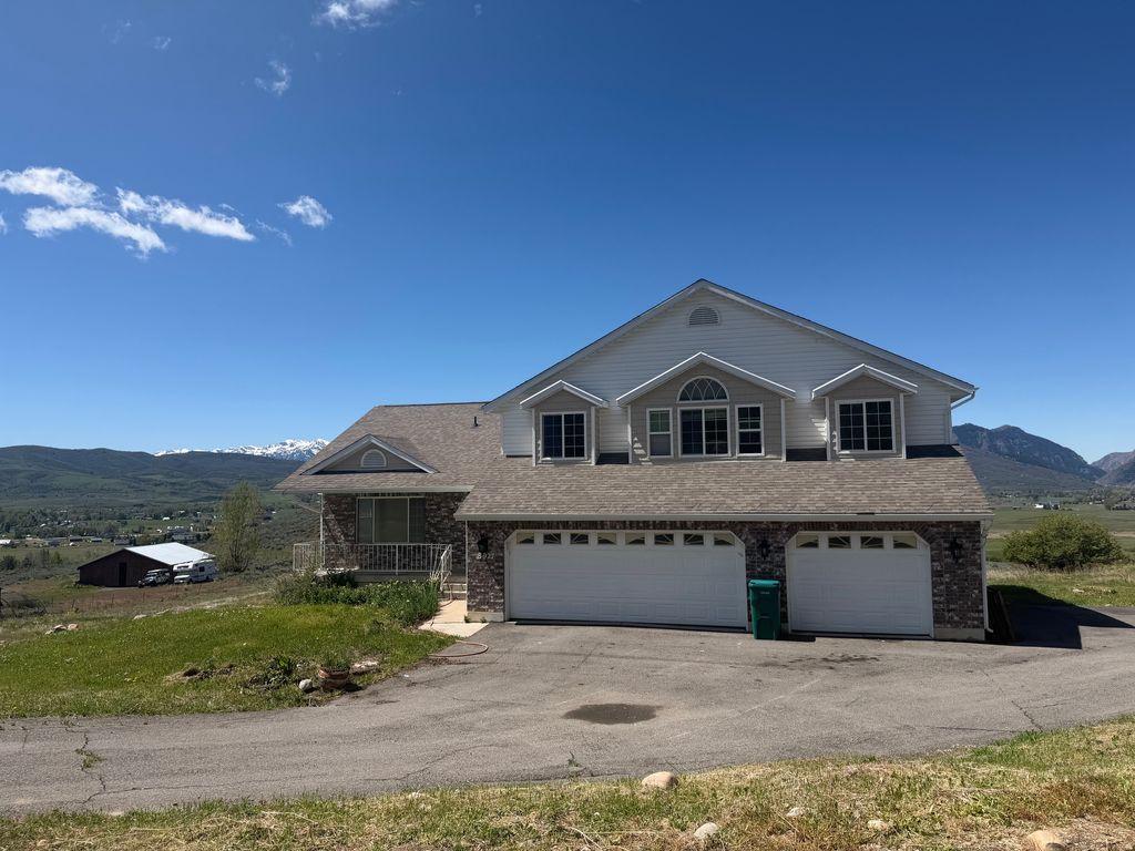 Photo of 8927 E PINEVIEW DR N, Huntsville, UT 84317 (MLS # 2157669)