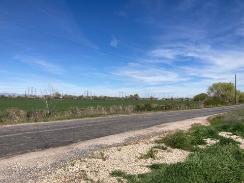 Tiny photo for 200 S 2800 W, Marriott Slaterville, UT 84404 (MLS # 2148694)