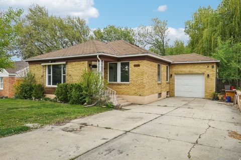 Photo of 1612 RUSHTON ST, Ogden, UT 84401 (MLS # 2150960)