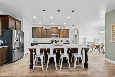 Tiny photo for 947 ELIZABETH DR, North Salt Lake, UT 84054 (MLS # 2131508)