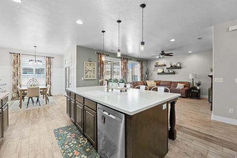 Tiny photo for 947 ELIZABETH DR, North Salt Lake, UT 84054 (MLS # 2131508)