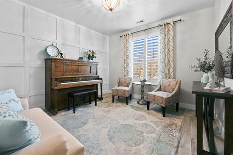 Tiny photo for 947 ELIZABETH DR, North Salt Lake, UT 84054 (MLS # 2131508)