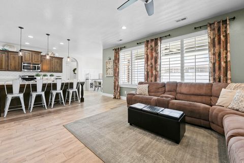 Tiny photo for 947 ELIZABETH DR, North Salt Lake, UT 84054 (MLS # 2131508)