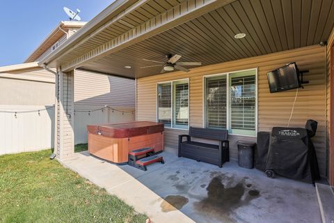 Tiny photo for 947 ELIZABETH DR, North Salt Lake, UT 84054 (MLS # 2131508)