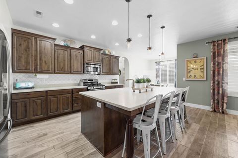 Tiny photo for 947 ELIZABETH DR, North Salt Lake, UT 84054 (MLS # 2131508)