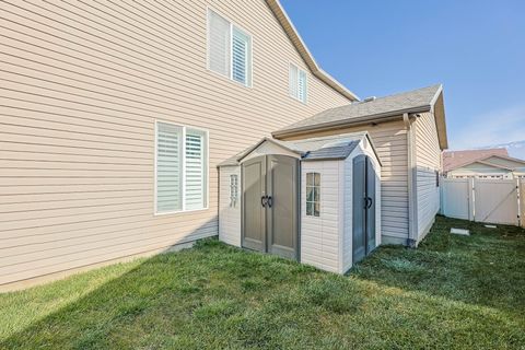 Tiny photo for 947 ELIZABETH DR, North Salt Lake, UT 84054 (MLS # 2131508)