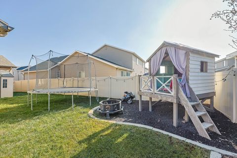 Tiny photo for 947 ELIZABETH DR, North Salt Lake, UT 84054 (MLS # 2131508)