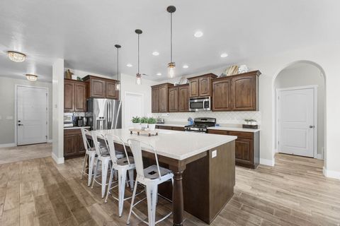 Tiny photo for 947 ELIZABETH DR, North Salt Lake, UT 84054 (MLS # 2131508)