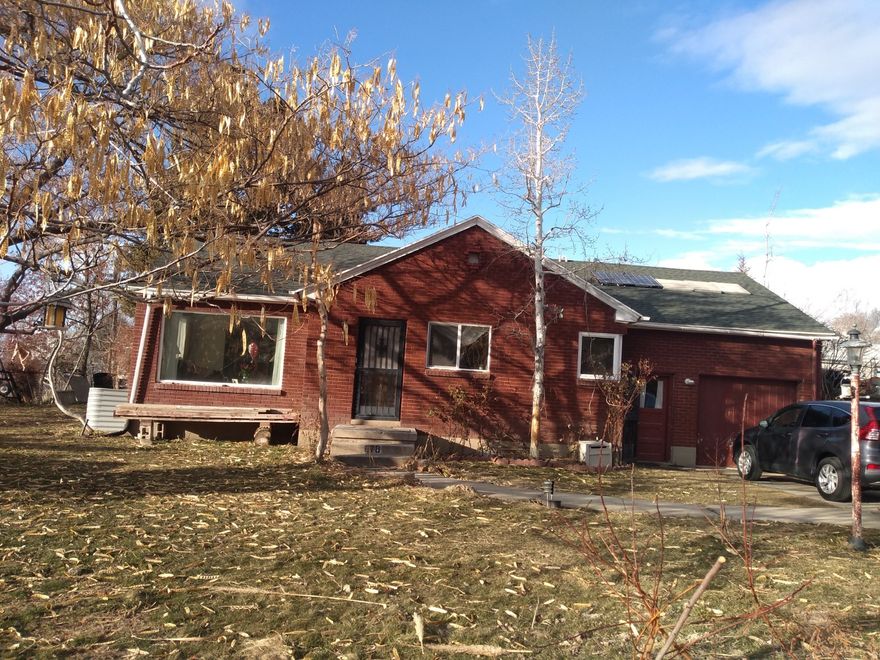 This house is priced to sell! Serious buyers only. Cash or hard money offers will get priority. Seller makes no claims to property condition, buyer to verify all.