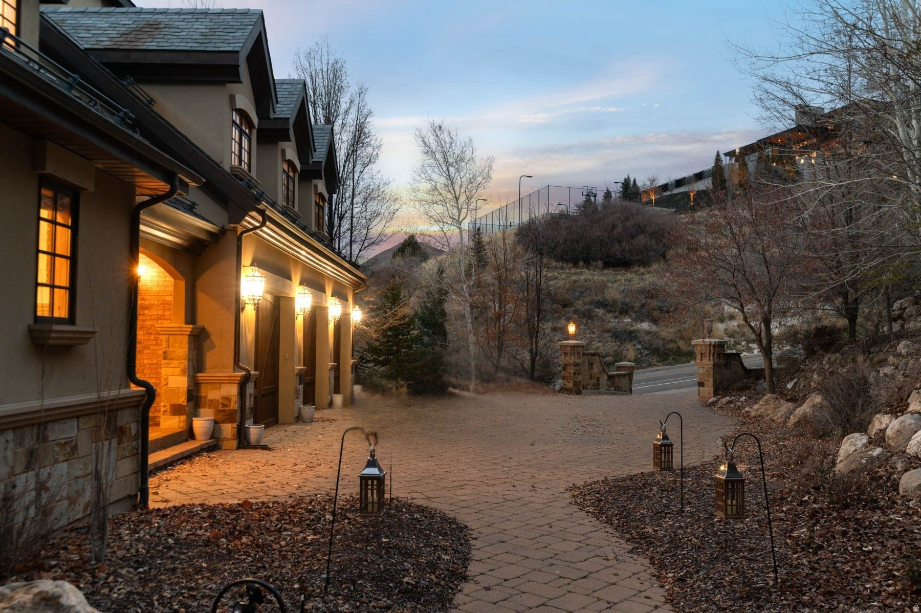 HILLSIDE OAKS - Residential