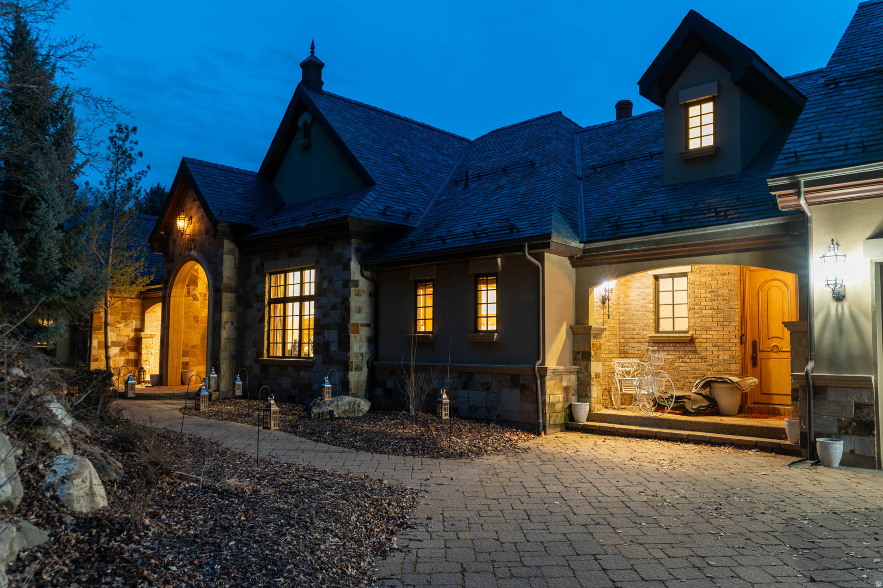 HILLSIDE OAKS - Residential