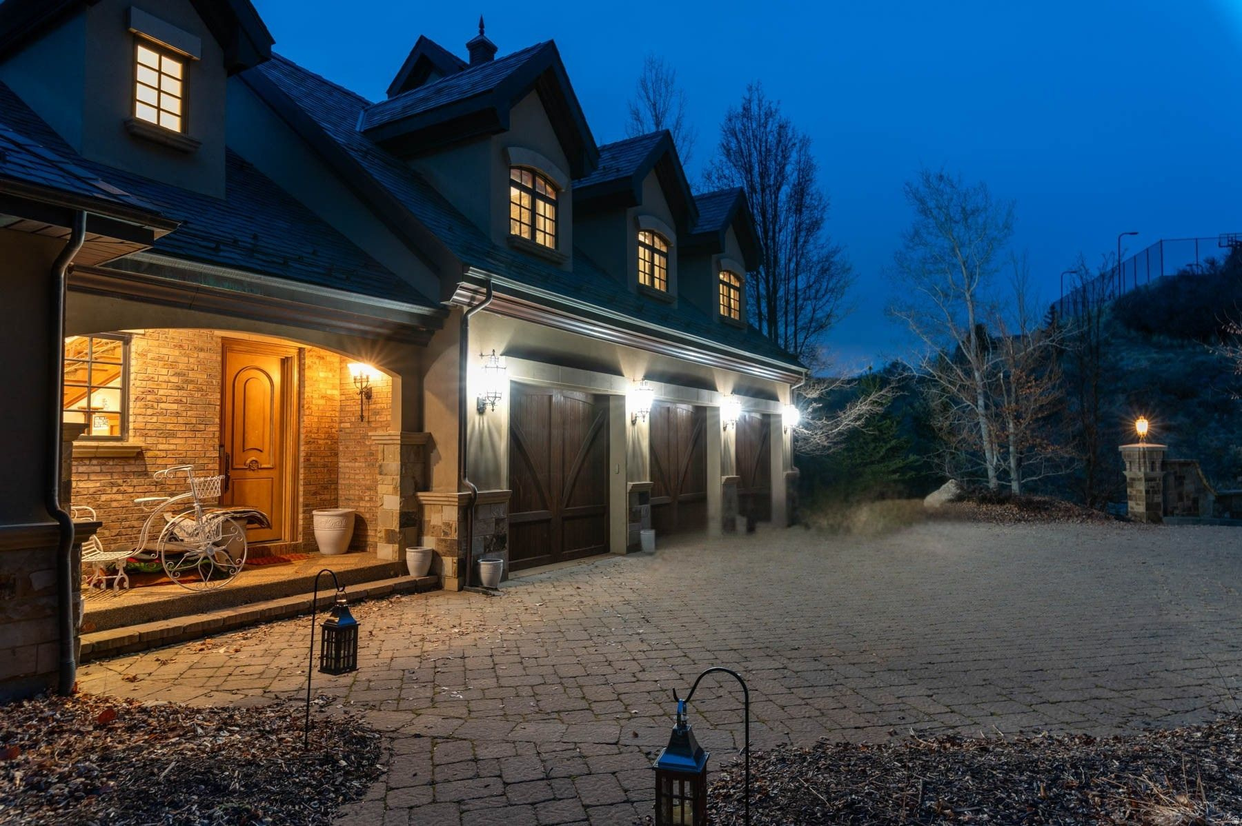 HILLSIDE OAKS - Residential