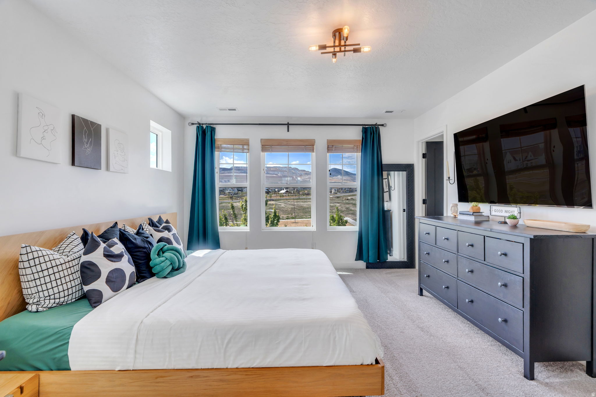 DAYBREAK - Residential